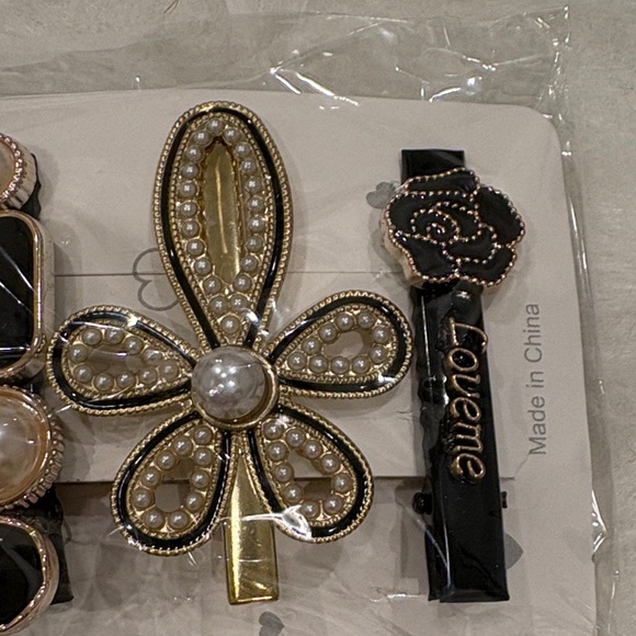 NWT Elegant Gold and Black Hair Clip Set - Picture 5 of 7